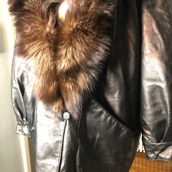Plus size vintage leather jacket with fox collar, best fits up to a 1x. - Picture 4 of 6